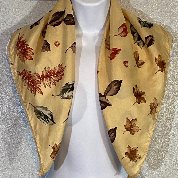 VNTG Talbots Autumn Leaf Pattern Square Silk Scarf in Cream and Brown Green - Picture 1 of 4